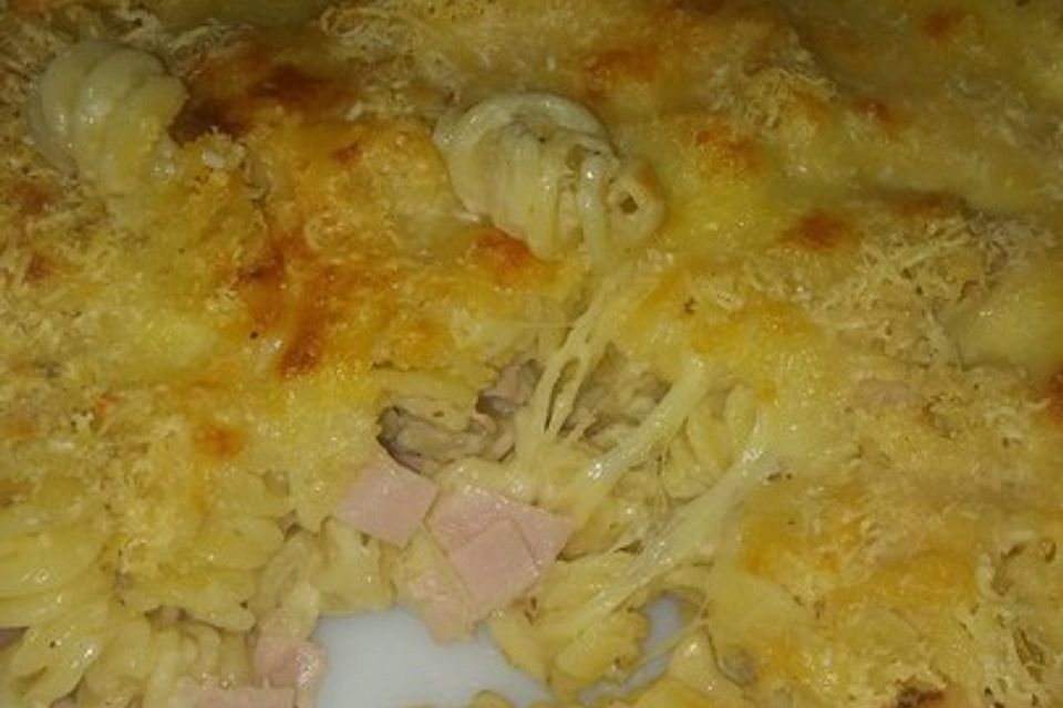 Penne-Auflauf mit Schinken und Mozzarella