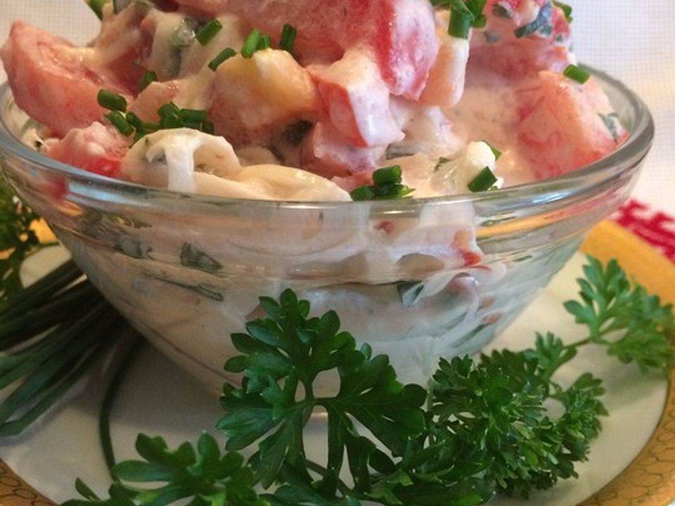 Tomatensalat mit Schmand und Knoblauch von Bentson| Chefkoch