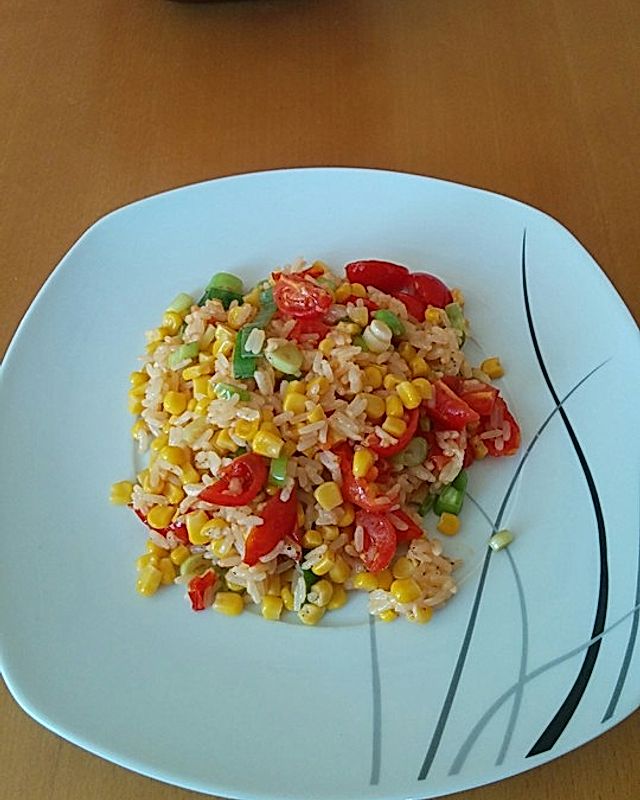 Reis-Tomaten-Mais-Pfanne mit Frühlingszwiebeln