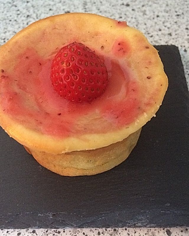 Mini-Cheesecakes mit Erdbeerpüree