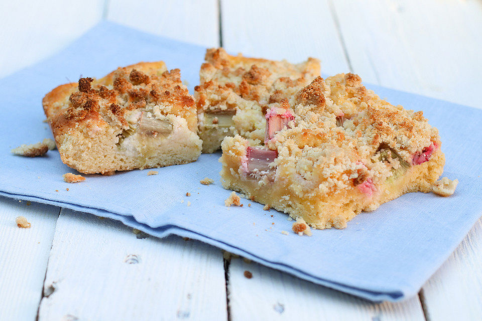 Low-Carb Rhabarber-Streusel-Kuchen