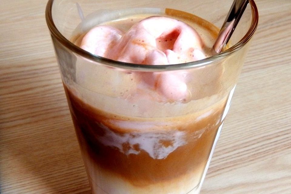 Eiskaffee fragola mit Erdbeereis