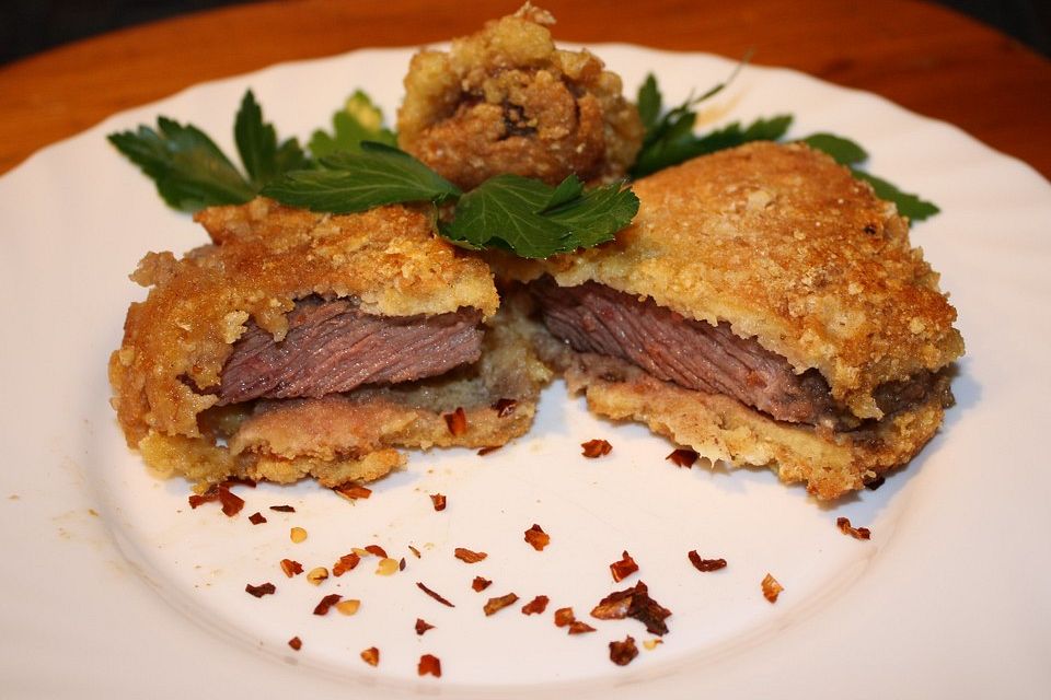 Straußensteaks paniert mit Schweinekrusten