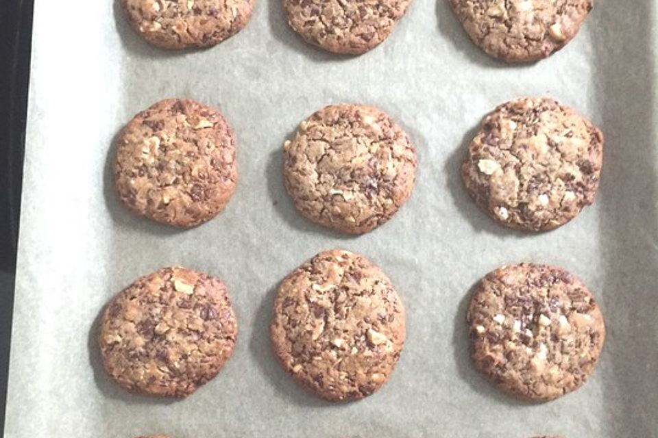 Buchweizen-Cookies mit Samen, Nüssen und Schokolade Buchweizen-Cookies mit Samen, Nüssen und Schokolade