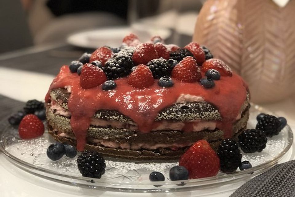 Naked Cake Beerentorte