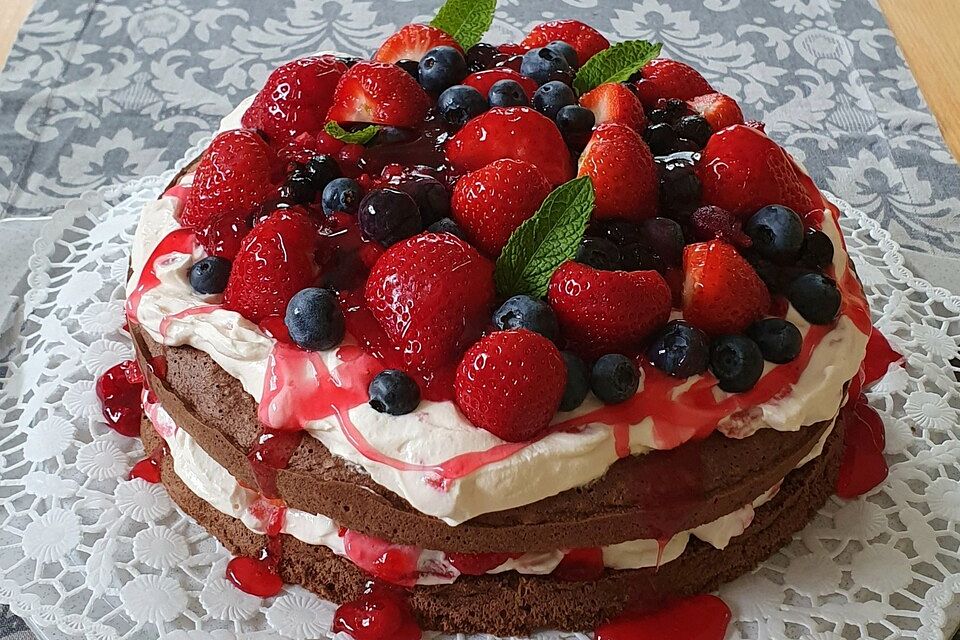 Naked Cake Beerentorte