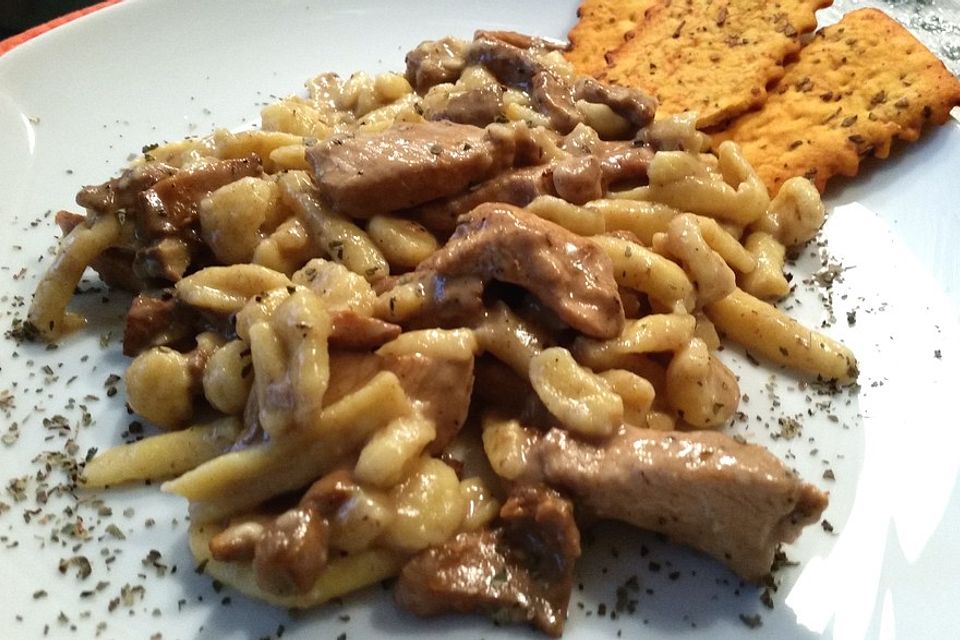 Kässpätzle mit Hähnchenbrust und Pfifferlingen