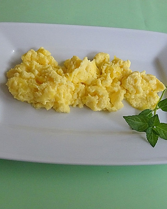 Heißes Orangen-Eier-Dessert aus dem Spätmittelalter