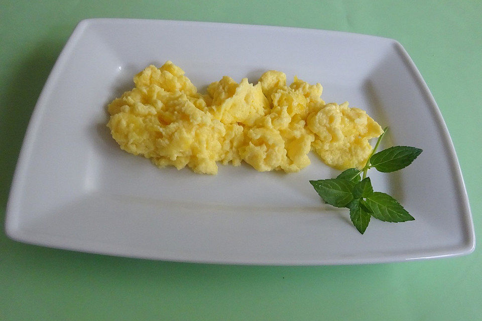 Heißes Orangen-Eier-Dessert aus dem Spätmittelalter