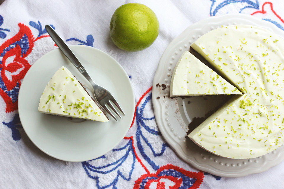 Low Carb Avocado-Käse-Sahne-Torte mit Limetten