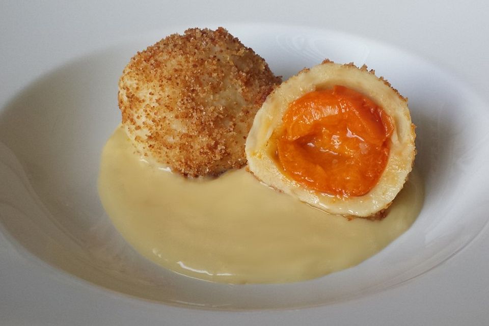 Marillenknödel mit schneller Vanillesoße