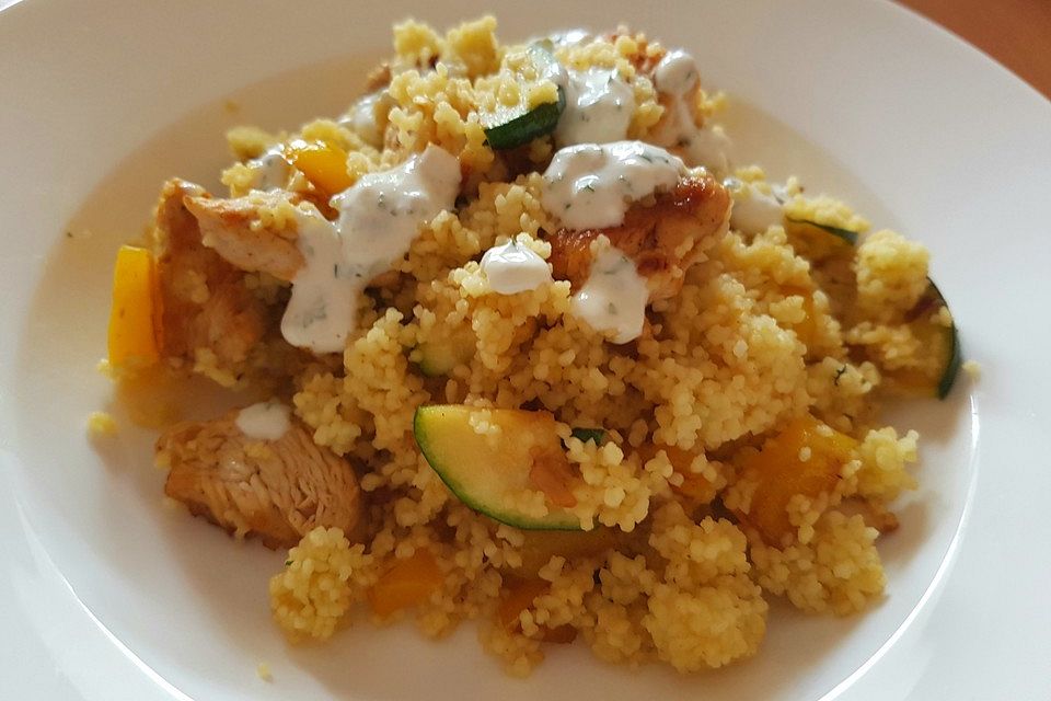 Couscous mit Putenbrust, Paprika und Zucchini