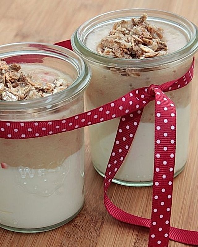 Pfirsich-Schicht-Joghurt mit Knuspertopping