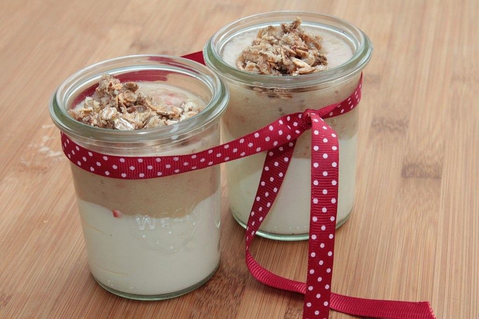 Pfirsich-Schicht-Joghurt mit Knuspertopping