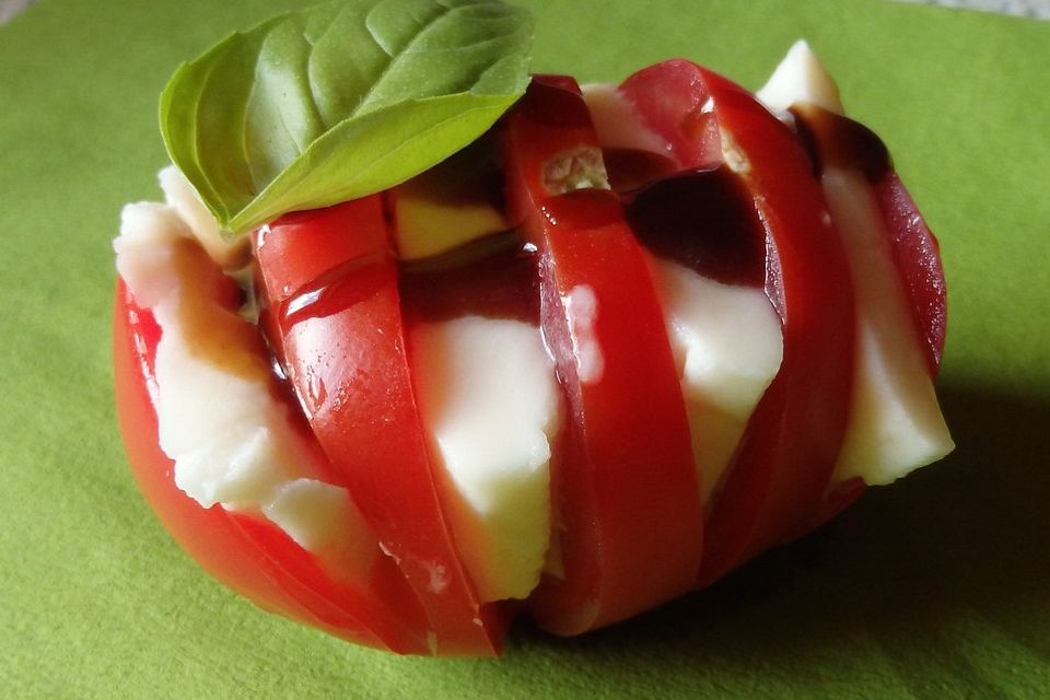 Tomate-Mozzarella-Fächer