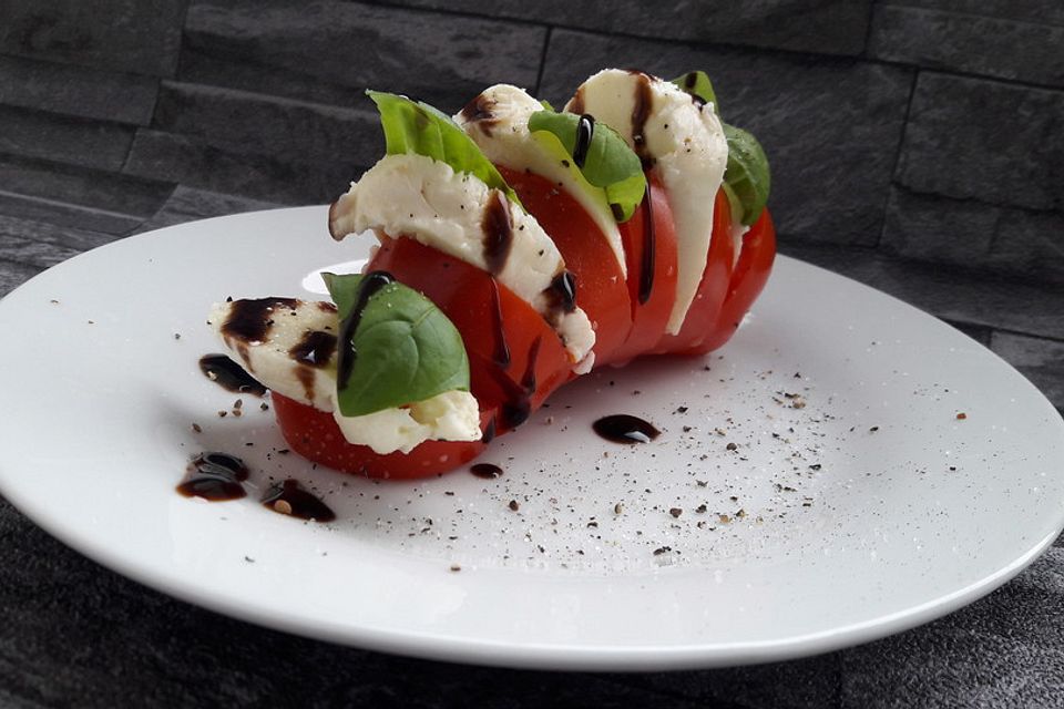 Tomate-Mozzarella-Fächer