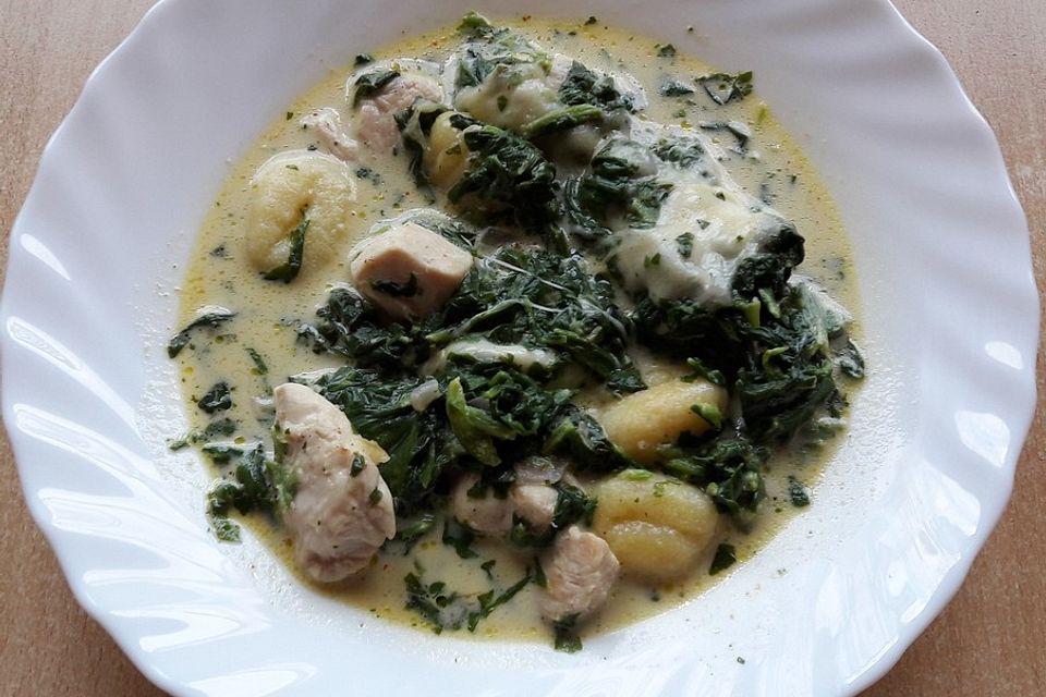 Gnocchi mit Spinat und Hähnchenbrust