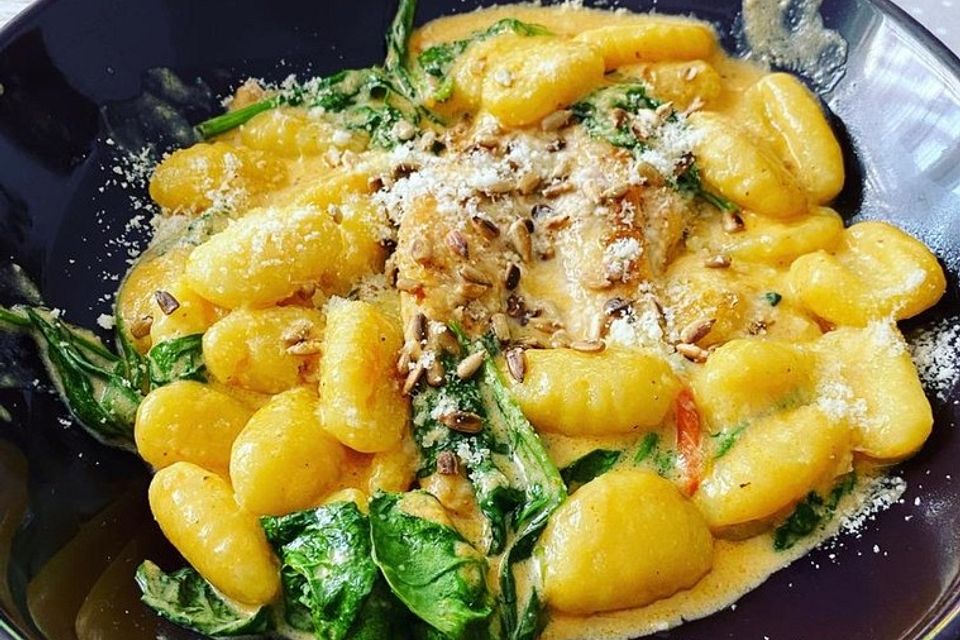 Gnocchi mit Spinat und Hähnchenbrust