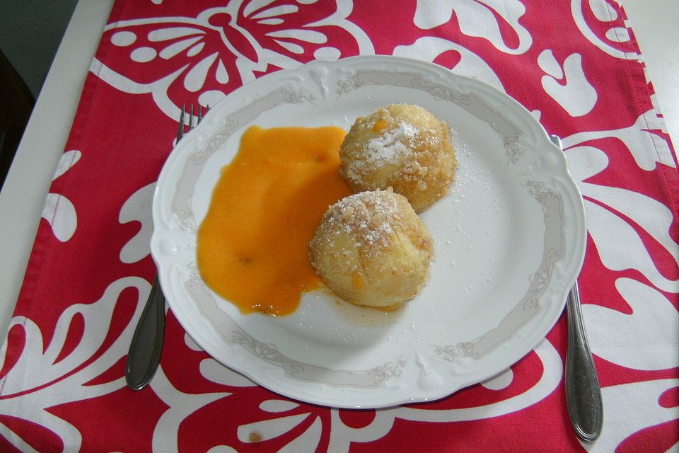 Marillenknödel mit Marillensauce