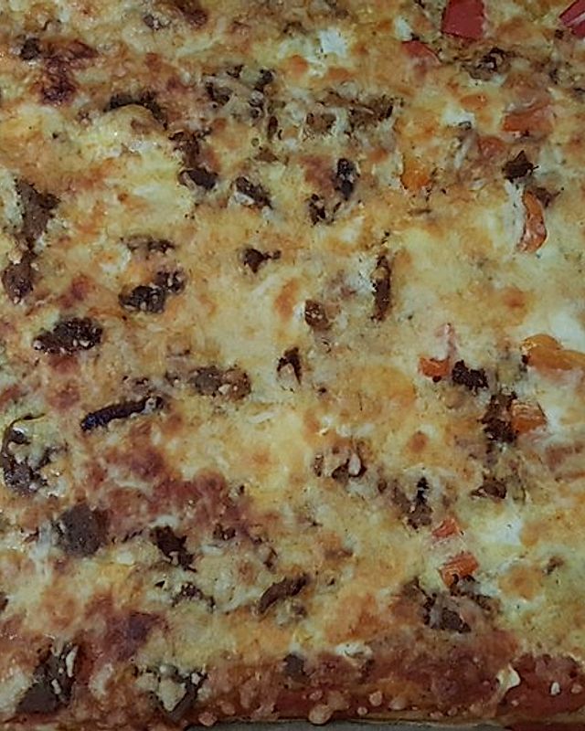 Leckere Gyros Pizza mit Tzatziki