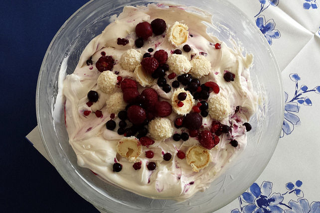 Raffaello-Quark mit bunten Beeren von GoldDrache| Chefkoch