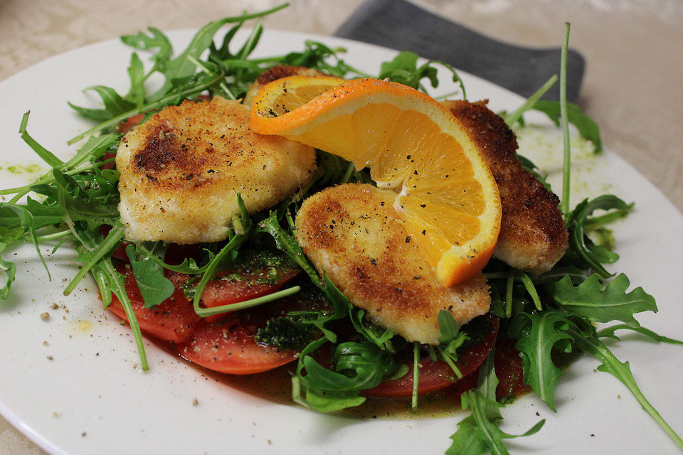 Gebackener Mozzarella auf Tomaten-Rucola-Salat