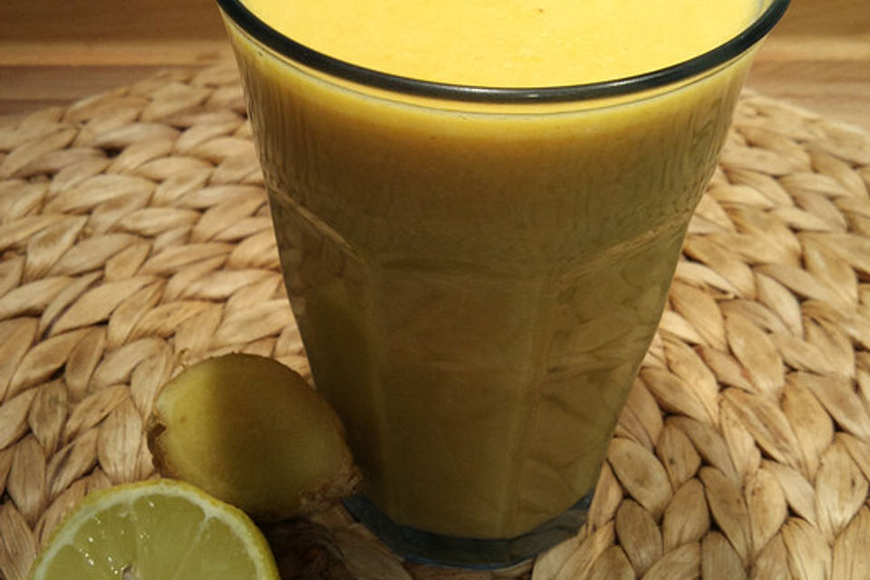 Goldener Kurkuma-Orangen-Smoothie