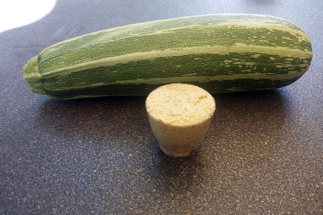 Zucchini-Oliven-Schafskäse-Aufstrich oder Pesto von Ferrisboah| Chefkoch