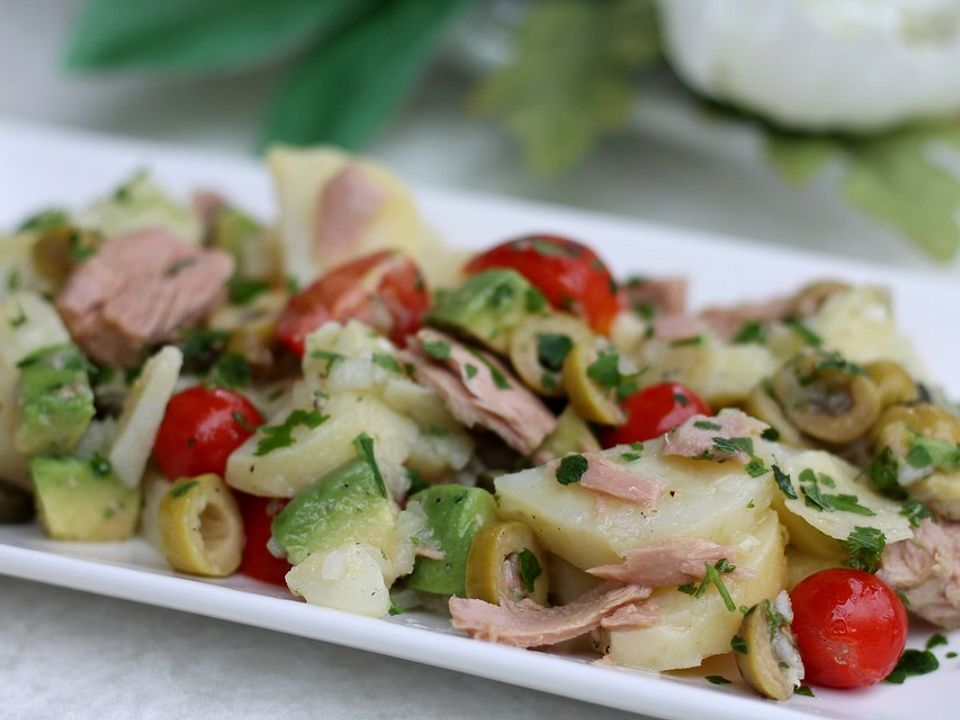Kartoffelsalat mit Avocado und Thunfisch von ManuGro| Chefkoch