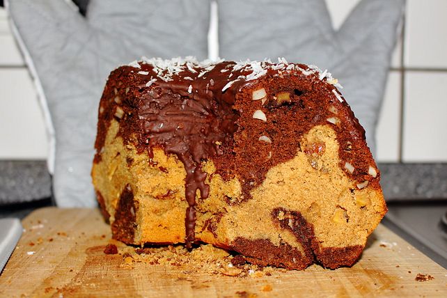 Dinkel-Marmorkuchen mit Apfel und Rosinen sowie Schokoguss von ...