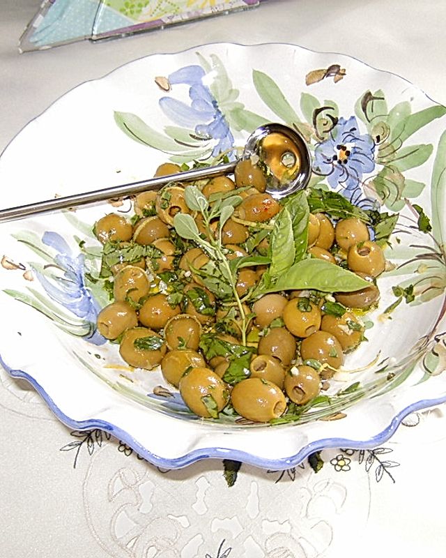 Mediterrane Kräuter-Oliven