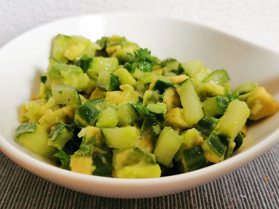 Avocado-Gurken-Salat mit Limetten-Vinaigrette von patty89| Chefkoch