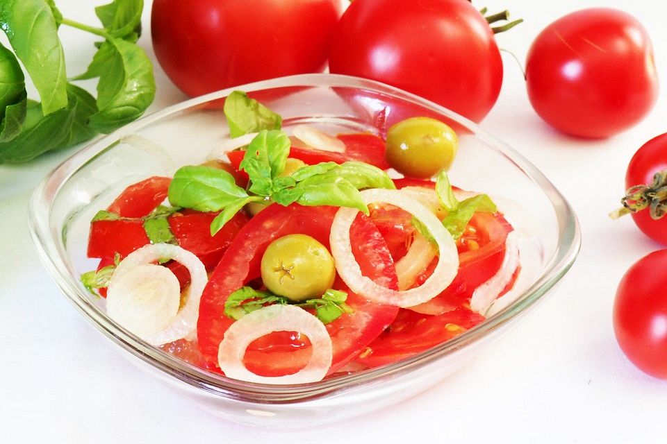 Aromatischer Tomatensalat