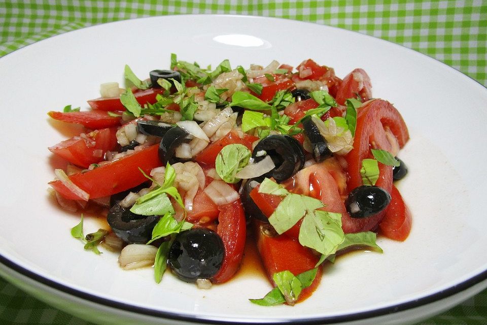 Aromatischer Tomatensalat