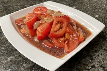Aromatischer Tomatensalat