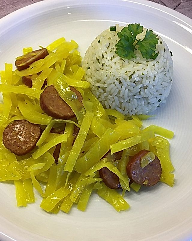 Curry-Kurkuma-Kohl mit Cabanossi