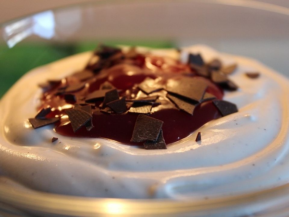 Joghurtcreme mit Punschsauce von Thethä| Chefkoch
