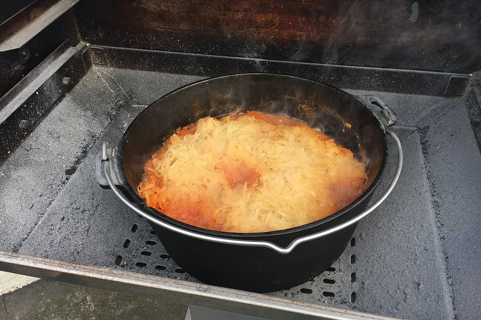 Kasseler und Schweinefleisch mit Sauerkraut