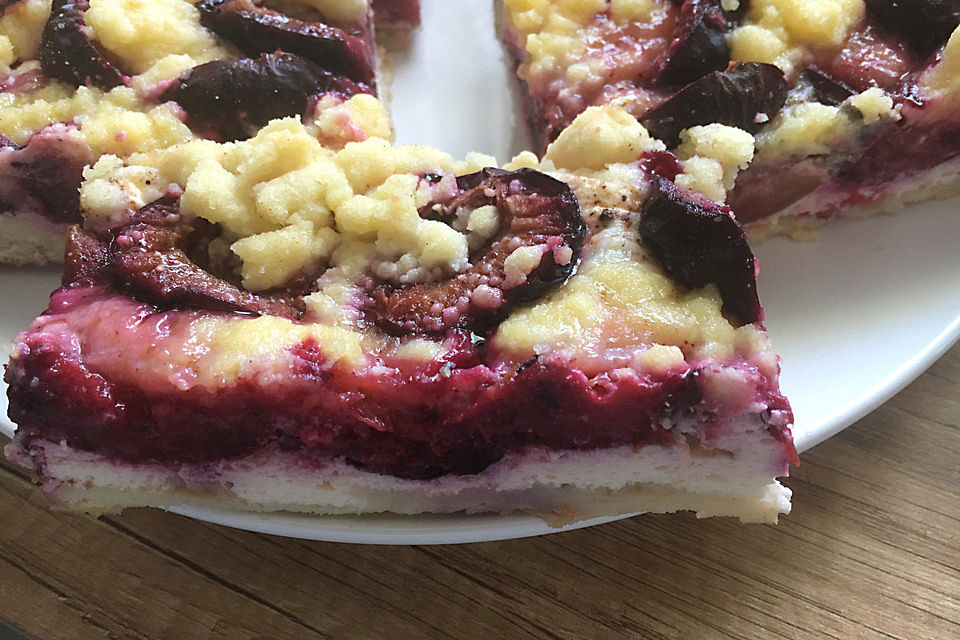 Zwetschgen-Käsekuchen mit Streuseln