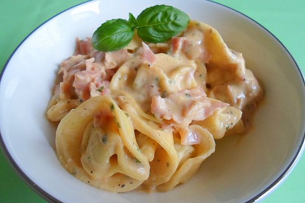 Tortellini in Käse-Sahne-Soße mit Schinken von Syrales | Chefkoch