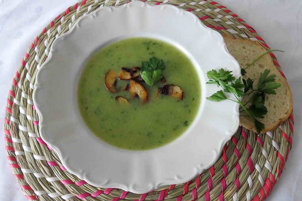 Petersilien-Kartoffel-Suppe mit gebratenen Champignons