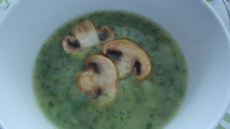 Petersilien-Kartoffel-Suppe mit gebratenen Champignons von Juulee Petersilien-Kartoffel-Suppe mit gebratenen Champignons von Juulee
