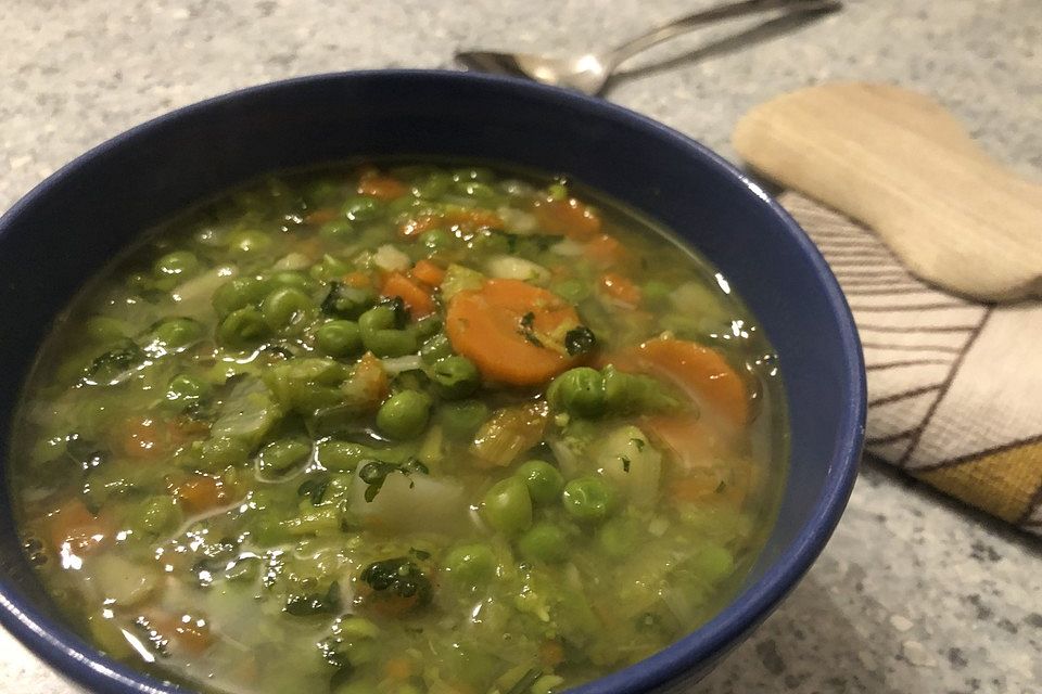 Grüne Erbsensuppe