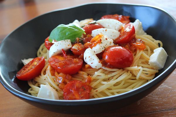 Spaghettini mit Cherrytomaten und Büffelmozzarella von noveli | Chefkoch