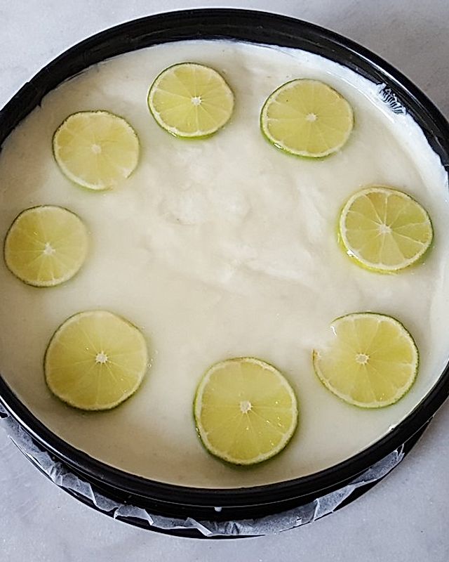 Limetten-Buttermilch-Quarktorte mit Keksboden