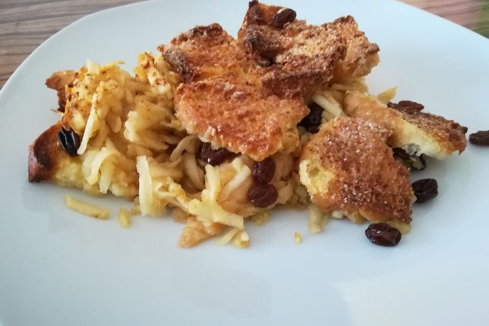 Apfelauflauf mit Zimt und Mandelblättchen