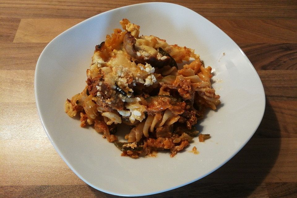 Gratinierte Nudeln mit Filet in Zucchinisauce