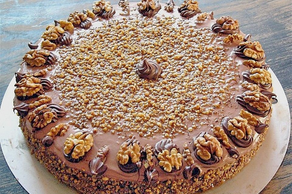 Amarena-Nuss-Torte