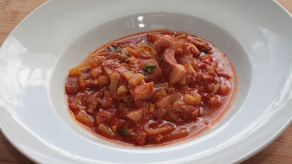 Eintopf aus Geschnetzeltem, Spitzkohl und Kartoffeln aus dem Slow ...