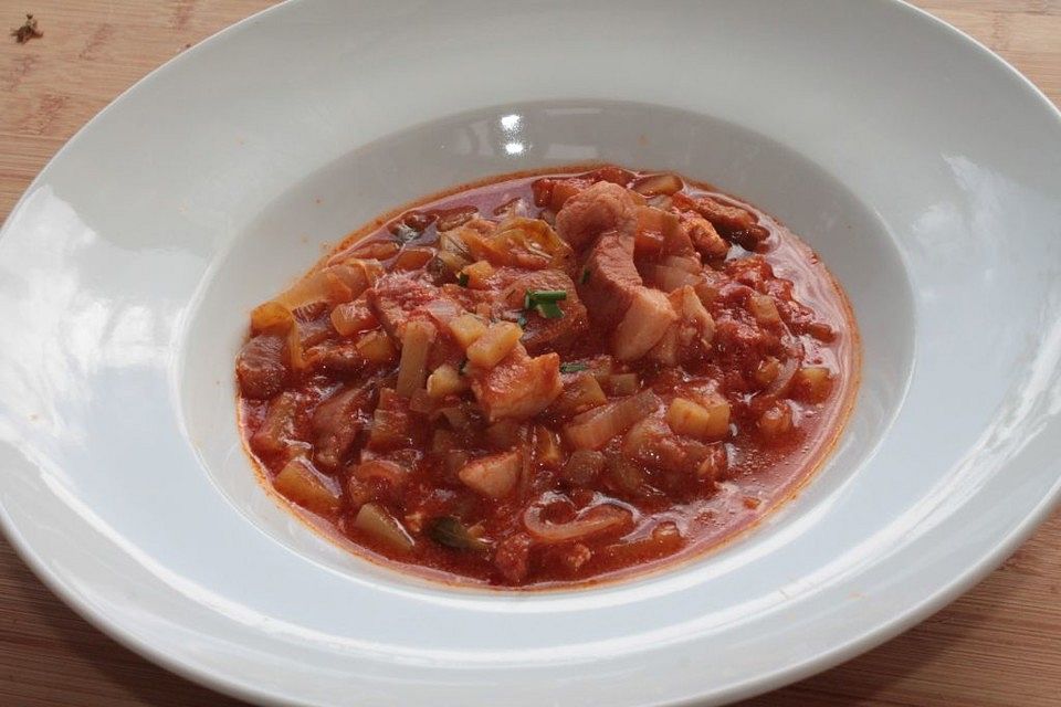 Eintopf aus Geschnetzeltem, Spitzkohl und Kartoffeln aus dem Slow-Cooker